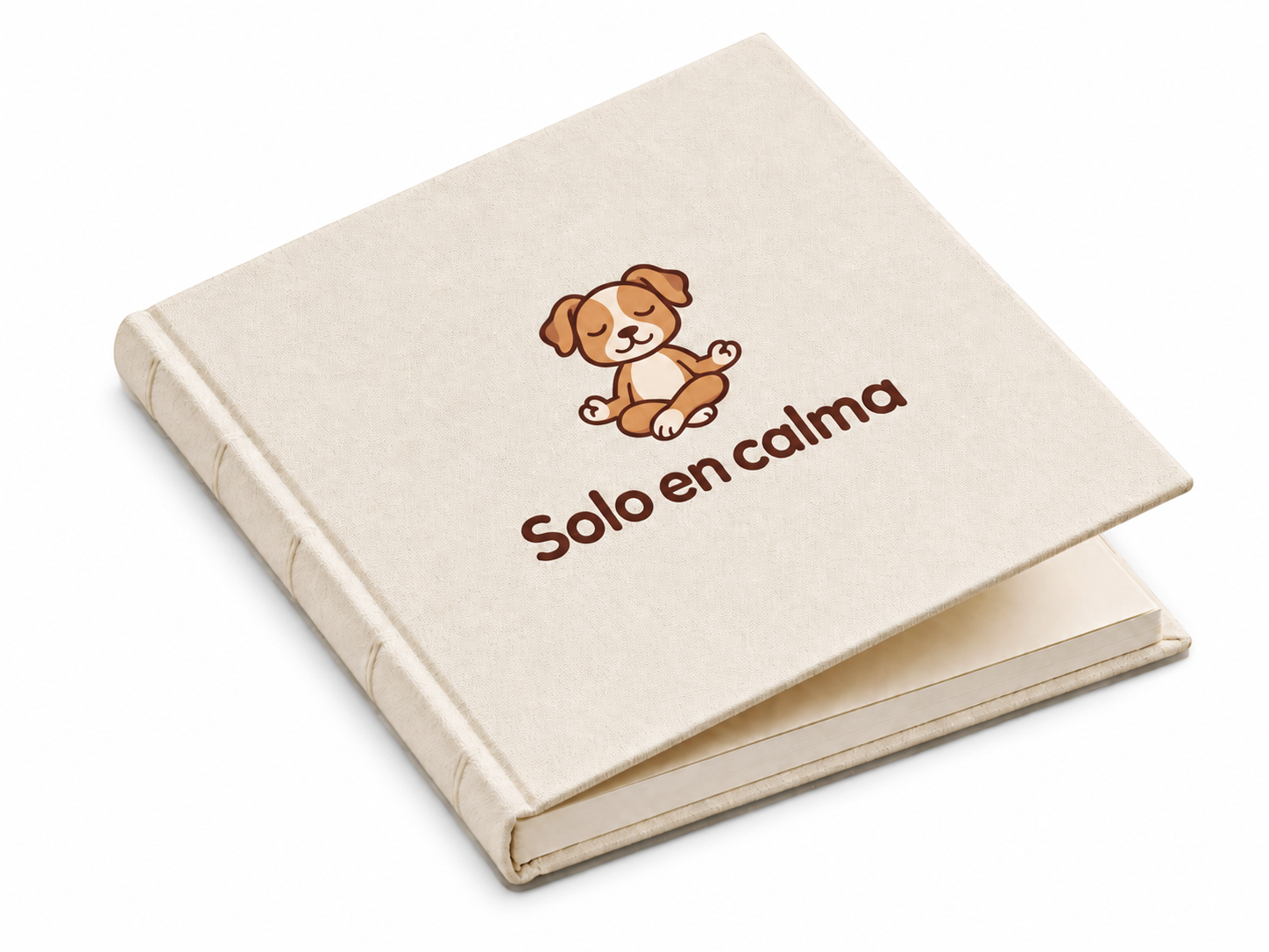 Bitácora Solo en calma, cuaderno de tapa dura en tela crema con el logotipo