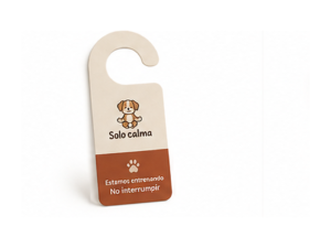 Colgador de puerta con el aviso Estamos entrenando, no interrumpir